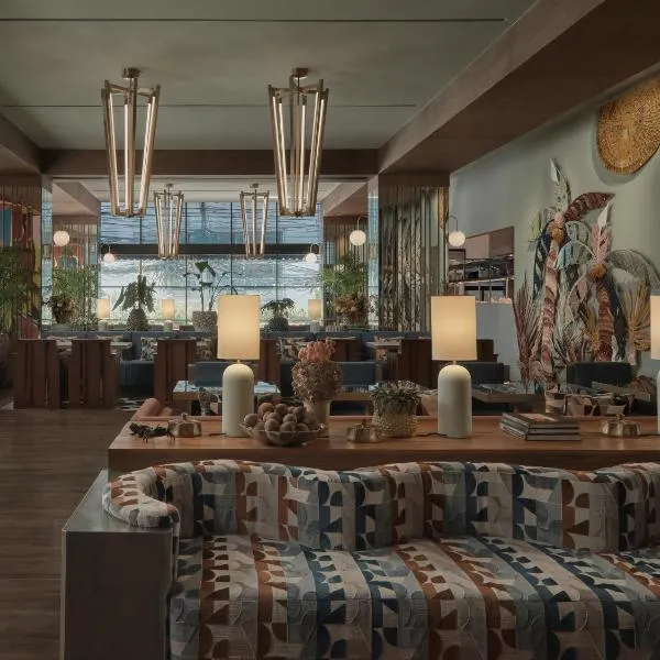 Public House Hotel Bangkok, a Member of Design Hotels، فندق في بانكوك
