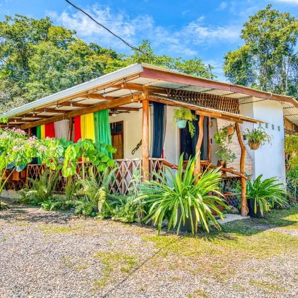 Colibri Ecolodge 3 minutes walk to beach and town、プエルト・ビエホのホテル