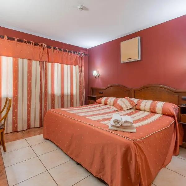 Hotel Puerta de Javalambre, hotel v destinaci La Puebla de Valverde