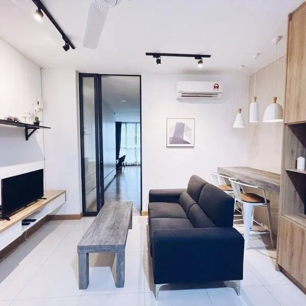 PROMO CONNECTED TRAIN 1 Bedroom ABOVE MALL - 5, hotel in Kuala Lumpur