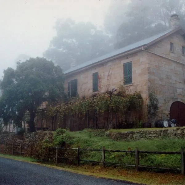 Tizzana Winery Bed and Breakfast, hotel in Sackville Reach