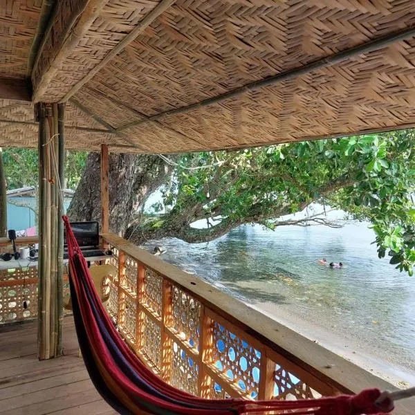 Borbon's Treehouse By the Sea, hotel v Mambajaoju