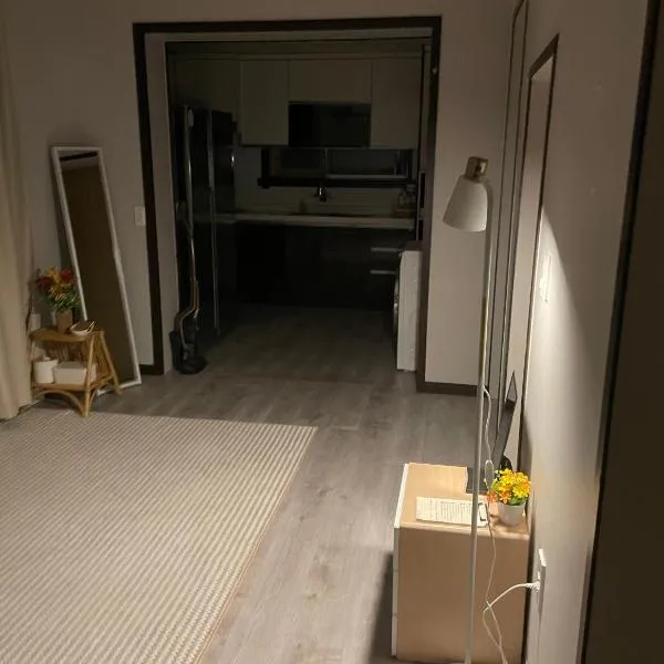 Cozy Sinchon 2548, hotel in Jeju