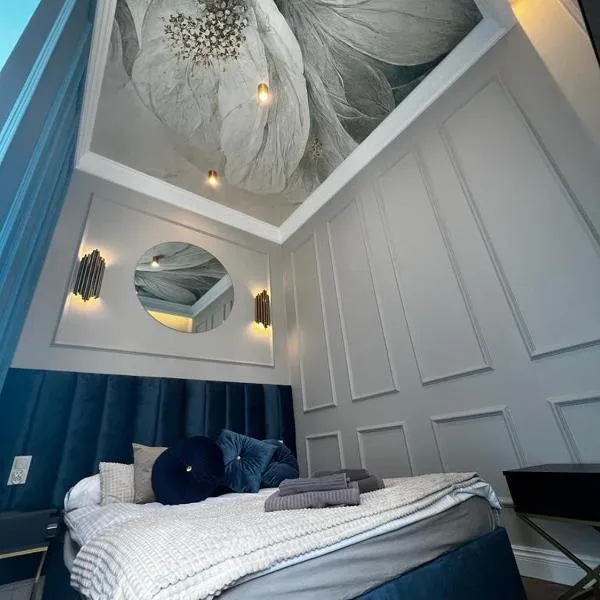 Family & Business Sauna Apartments Sienkiewicza Wesoła No 5 Centrum Downtown - 2 Bedroom with Private Sauna, Bath with Hydromassage, Parking - NEW!, Hotel in Kielce