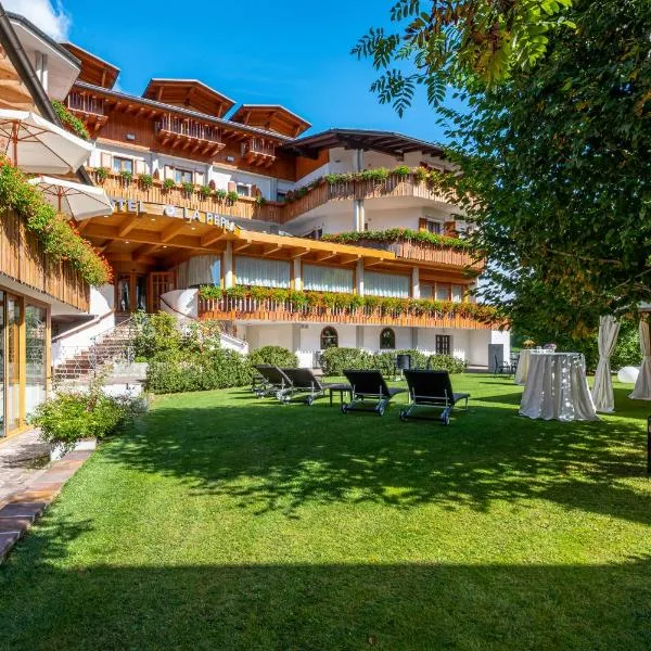 Hotel La Perla, hotel v destinaci Ravascletto