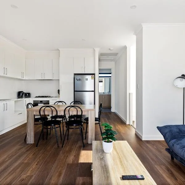 Swainson on College, hotel in Port Adelaide