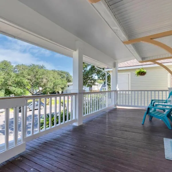 Historical Galveston House - 2 min drive to sand!!, hotel in Galveston