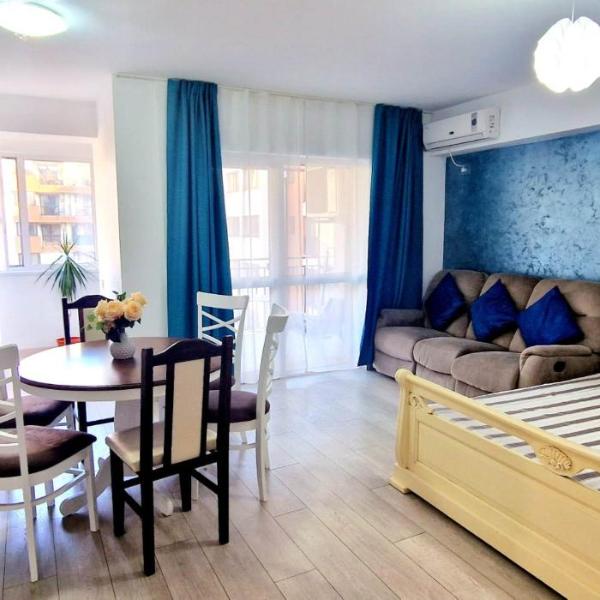 Big & Cosy Apartment with 3 double beds by Evelyn Apartments