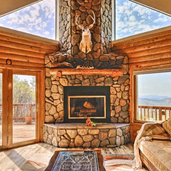 Stunning Log Cabin with Great Views, Firepit, Deck near Twain Hart, hotell sihtkohas Sonora