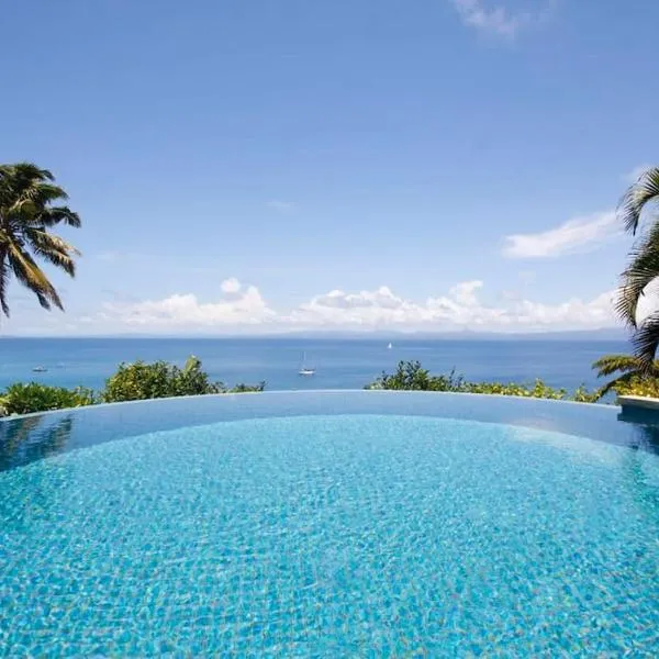 Beachfront Villa - House of Bamboo, Infinity Pool, khách sạn ở Savusavu