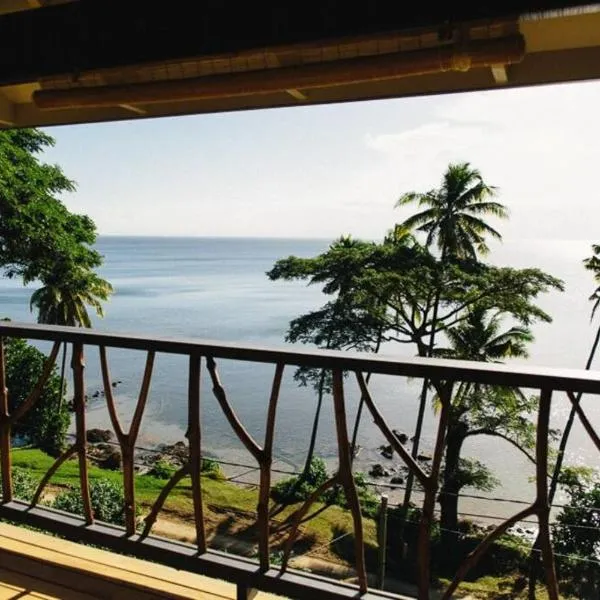 Beachfront Villa - Pod House, Private Plunge Pool, hotel in Savusavu