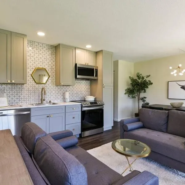 Sparkling Designer 3 bed Suite by Taneycomo, hotel in Branson