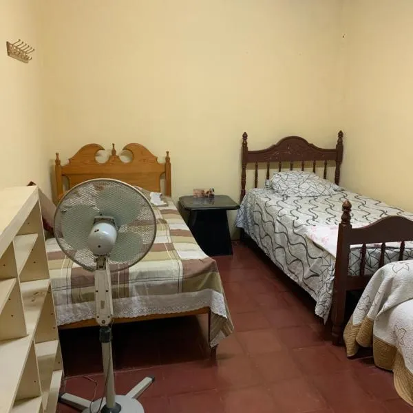 Casa Cisneros Bed & Breakfast, hotel v destinaci León