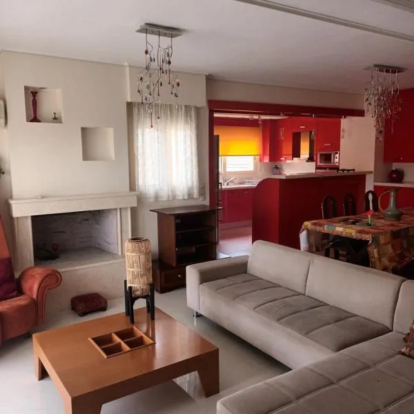 Glamour beautique villa, hotel in Akharnaí