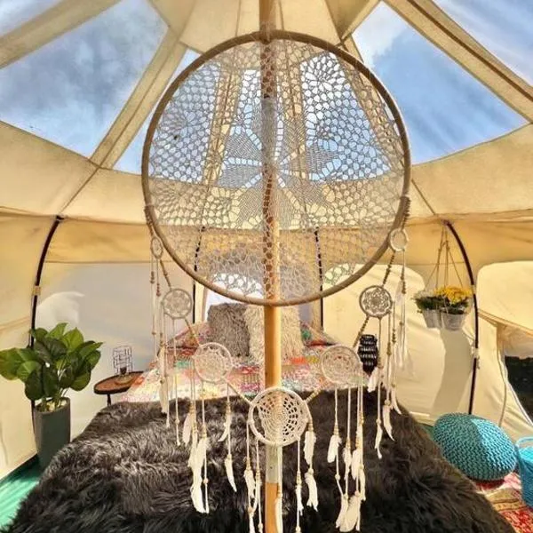 The Pisces-a stargazing, luxury glamping tent, hotel in Rogersville