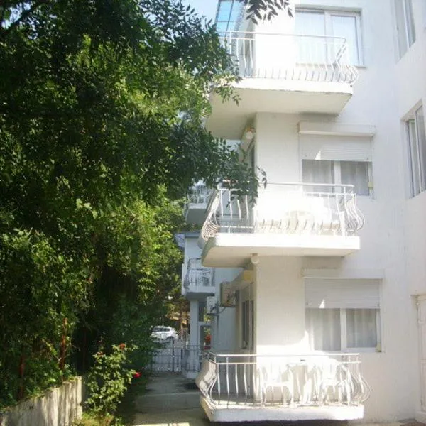 Lurd Family Hotel, hotel in Lozenets