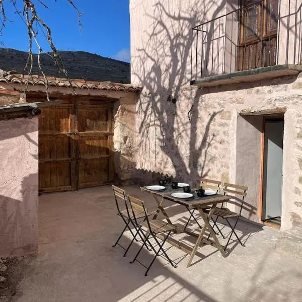 Acogedora casa con patio-parking, hotel v destinaci Albarracín