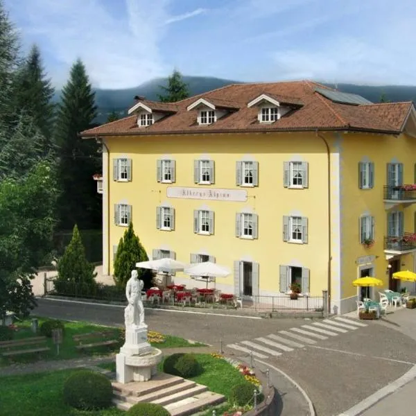Locanda Alpina โรงแรมในBrez