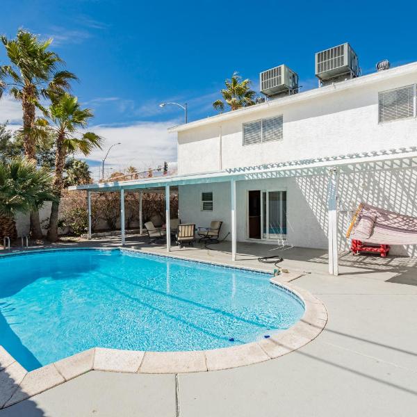 Spacious 5-Bedroom Retreat with Pool Minutes from the Las Vegas Strip, Las Vegas