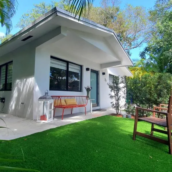 Design District by Midtown, Wynwood, Brickell, 10 min to the Beach, FREE PARKING，位于迈阿密的酒店