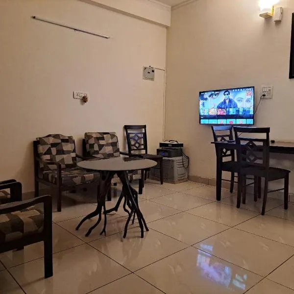 Private room with Sky Garden in Green Bacchus by Walias, hotel in Gurgaon
