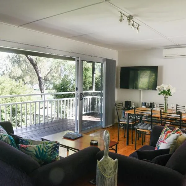 Paradise Bungalow Waterfront, hotel v destinaci Sanctuary Point