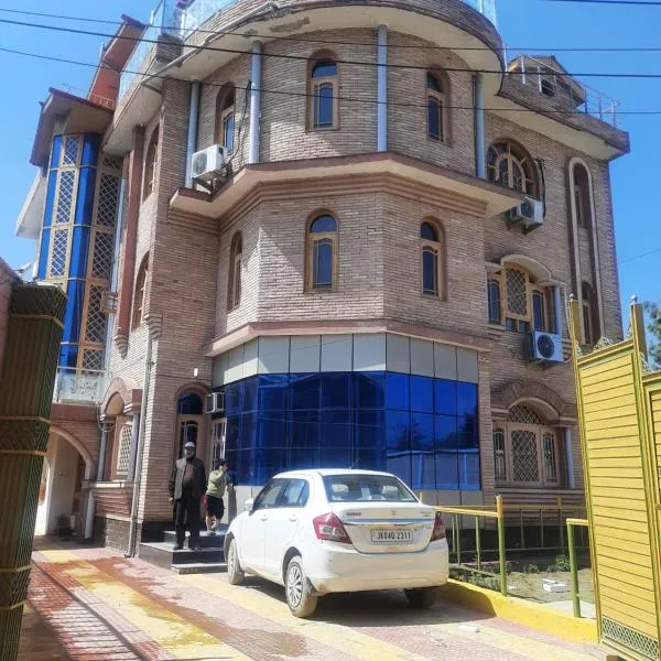Bashaw Residency, Top Rated Family Guest House Near Srinagar Airport, hotel v destinaci Šrínagar