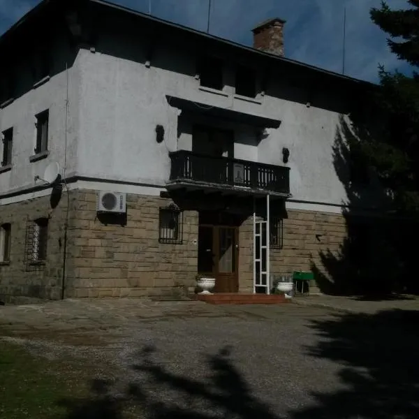 Хотел-ресторант Шипка,връх Шипка, hotel in Prevala