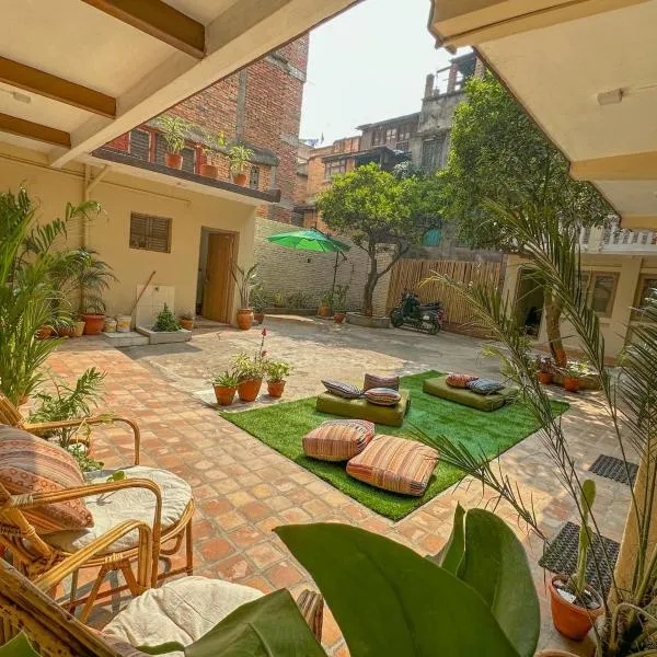 The Melo pomelo courtyard. ( Right in between Thamel and basantapur durbar square), hotel v destinaci Kathmandu