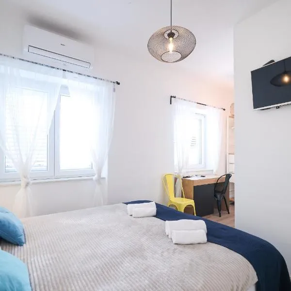 Rooms lopwi Old town Ground floor，位于扎达尔的酒店