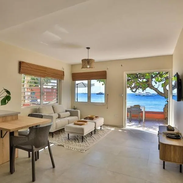 Hamaka condo a beachfront retreat on Simpson Bay Beach, hôtel à Simpson Bay