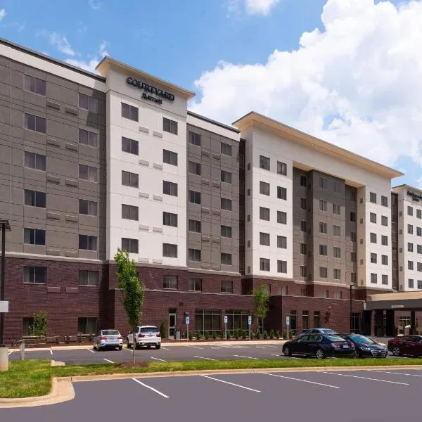 Courtyard by Marriott Charlotte Northlake, hotel in Charlotte