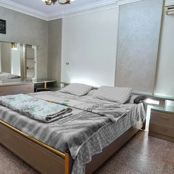 Comfy 2 Bedrooms Apartment in Cairo 94B, hotel in Cairo