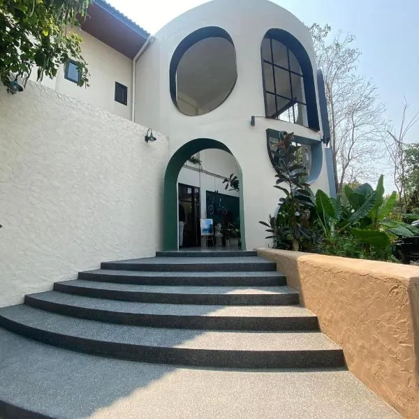 Family Room by 233Poshtel, ξενοδοχείο στο Λαμπάνγκ