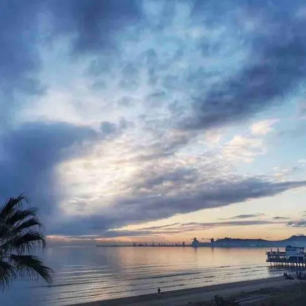 Beautiful Sea View Apartment, hotel em Durrës