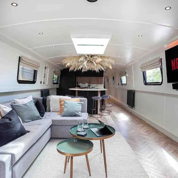 The Vätten Hüs Luxury Boat, hotel in Manchester