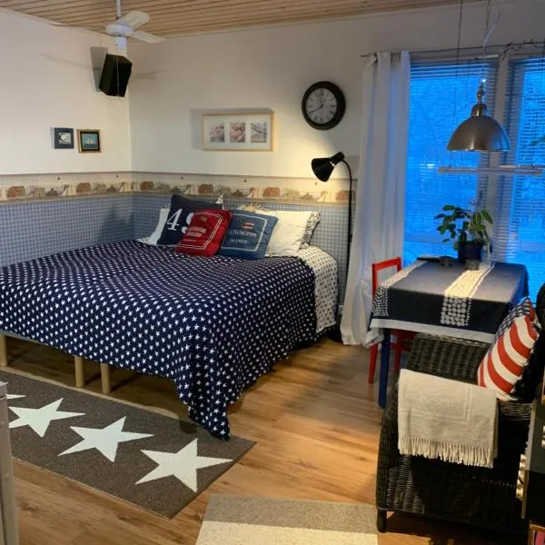 Ilmastoitu vierassviitti - Villa Roosa, hotel in Kokkola