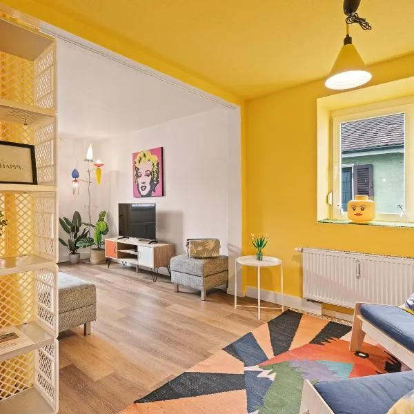 Farbenfrohe Altbauwohnung, TOP Ausstattung (Klima), hotel in Friedrichshafen