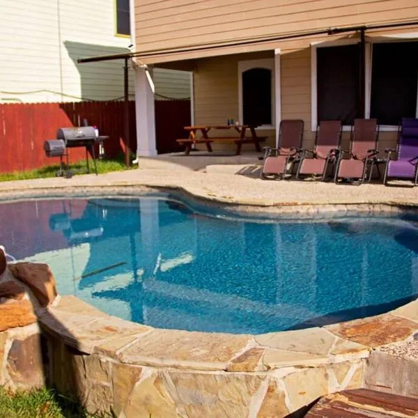 Home Away From Home (w/ Pool), Hotel in San Antonio
