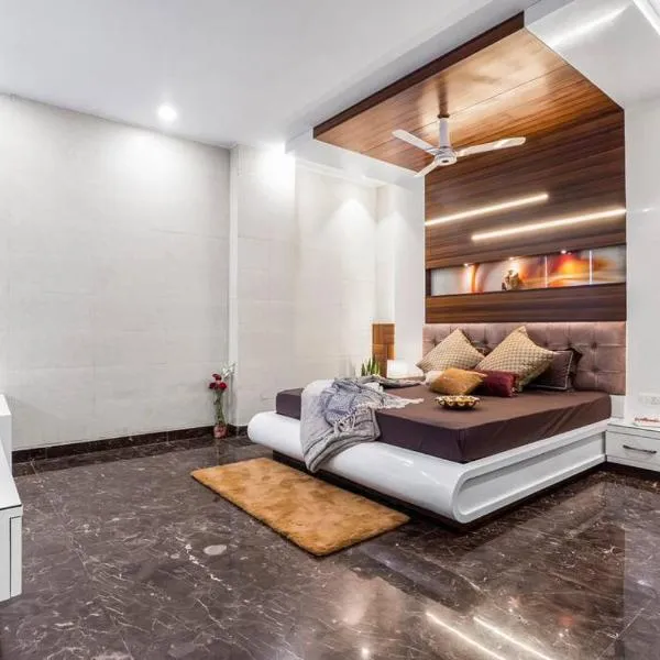 Homlee-Basement Flat with kitchen in Saket, South Delhi, hotel in New Delhi