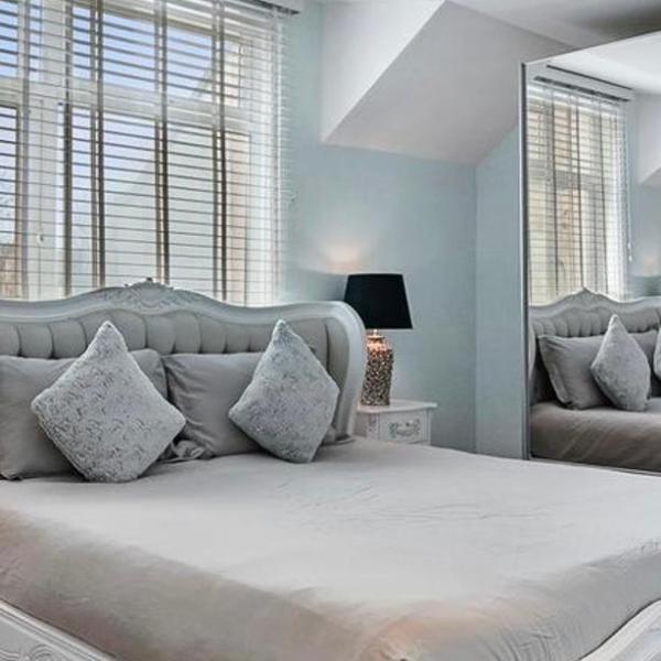 Hampstead Opulence Apartment - Luxurious Split Level Property