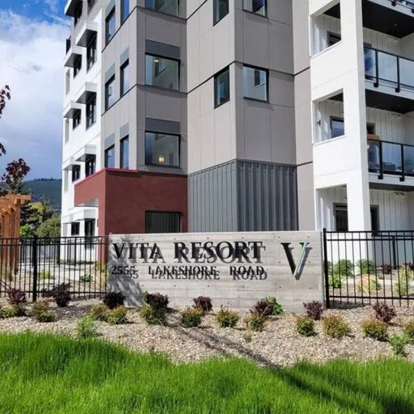 Lakeside studio with pool, Hotel in Vernon