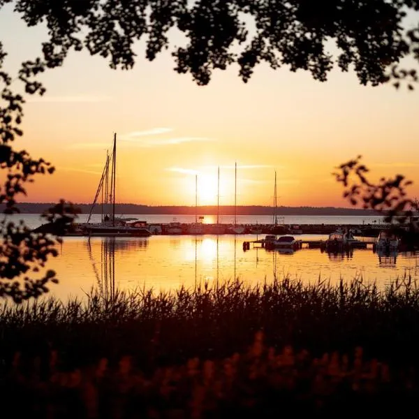 Mormors Pensionat Strandhagen, hotel in Stora Rör