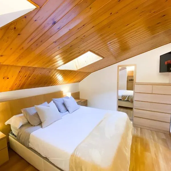 Elegante Ático Encamp - FREE Parking Wifi SmartTv - Con altillo y 2 baños completos! l by BonesVacances, ξενοδοχείο σε Ενκάμπ