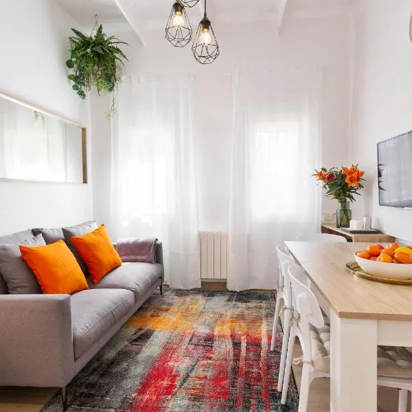 Confort apartamentos en playa, 3 DRM, hotel em Barcelona