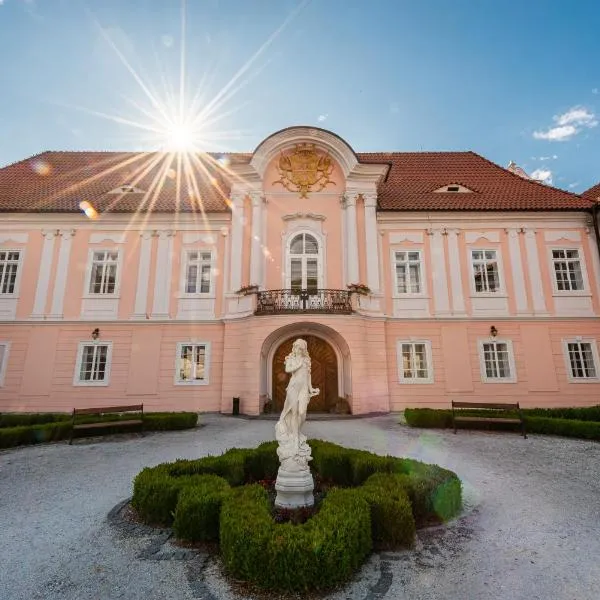 Zamek Hradek u Susice, hotel in Hrádek