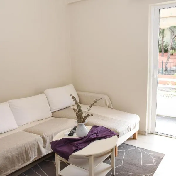 Sunny and Quiet 1 Bedroom Apt, hotel in Athens