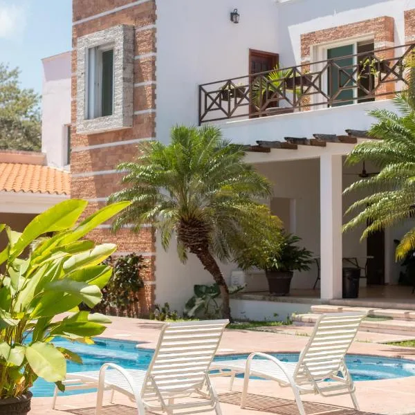 Casa privada con alberca grande, hotel a Chetumal