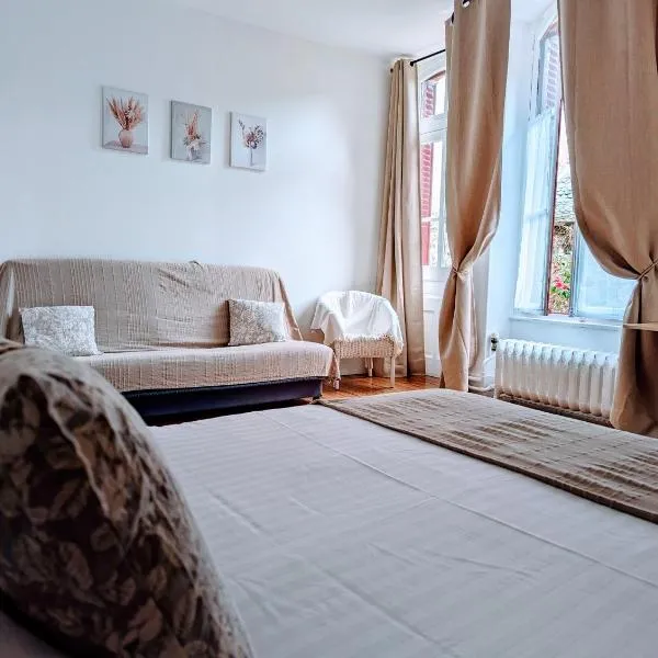 Logis Hotel La Tourelle du Beffroi, hotel a Bourbon-Lancy