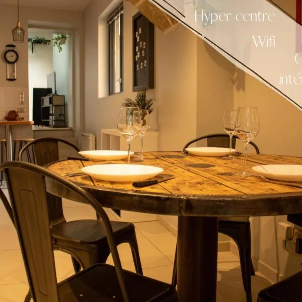 Le Triplex - 4 pers - Wifi - Centre ville, hotel in Mende